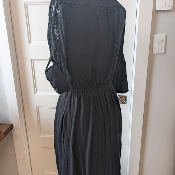 Lace and jersey button front dress - Picture 5 of 9